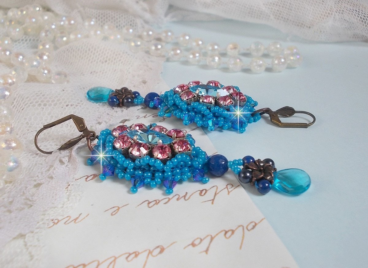 BO Belle Epoque broderad med Swarovski-kristaller, metallpärlor, runda pärlor och fröpärlor.