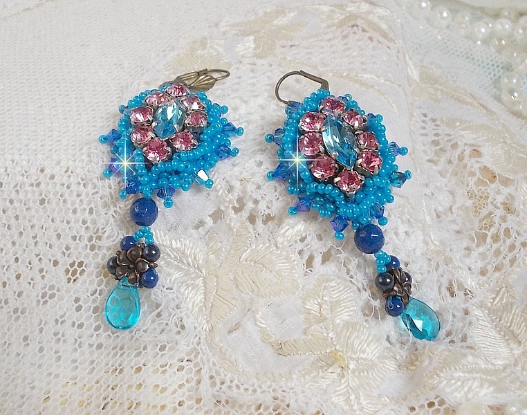 BO Belle Epoque broderad med Swarovski-kristaller, metallp&auml;rlor, runda p&auml;rlor och fr&ouml;p&auml;rlor.