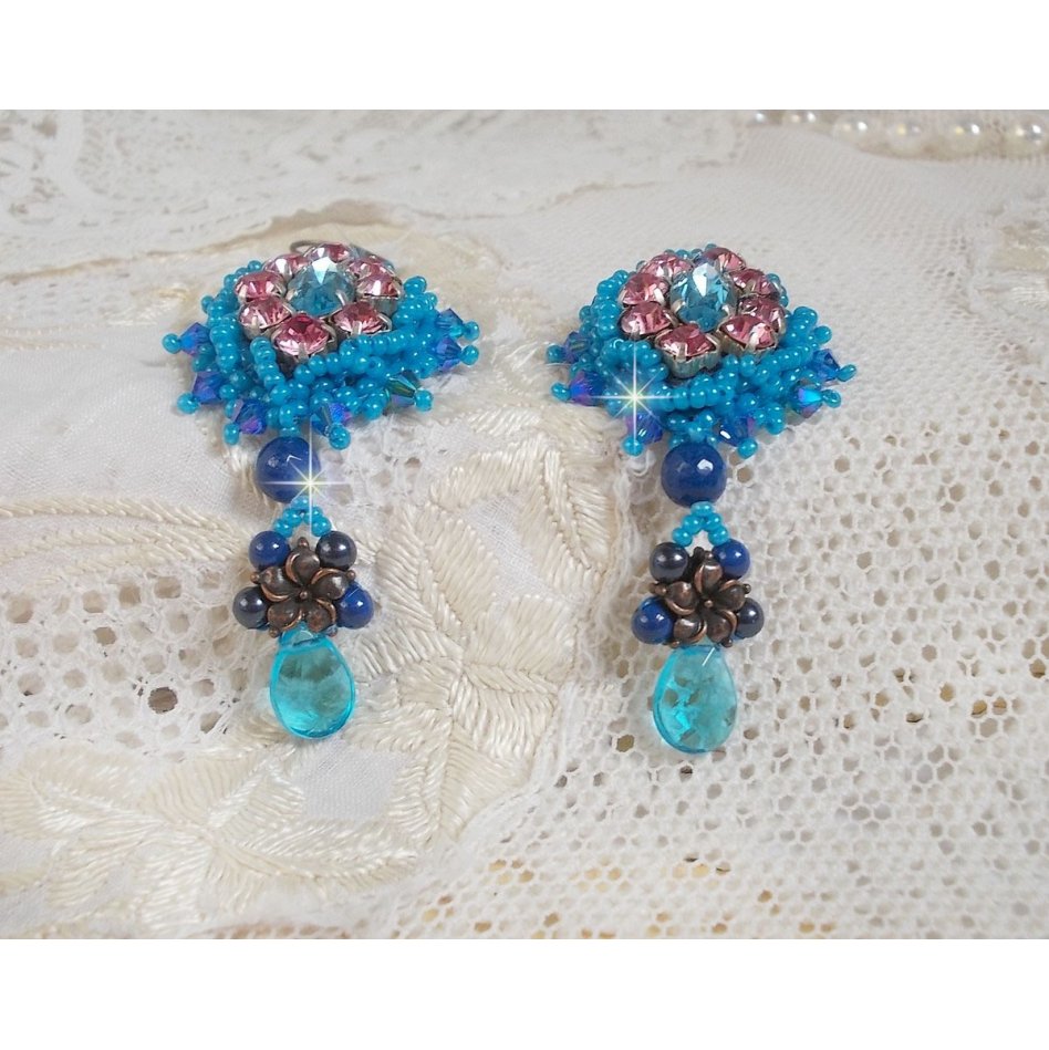 BO Belle Epoque broderad med Swarovski-kristaller, metallpärlor, runda pärlor och fröpärlor.