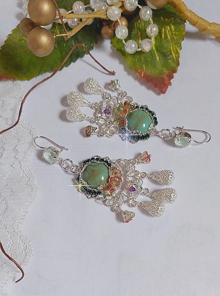 BO Blush Light green mont&eacute;es avec cabochons, estampes, breloques, perles Cristal Swarovski