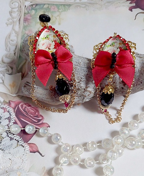 BO Bonheur mont&eacute;es avec cabochons poires, n&oelig;ud satin, cha&icirc;ne strass, gouttes et cristal Swarovski