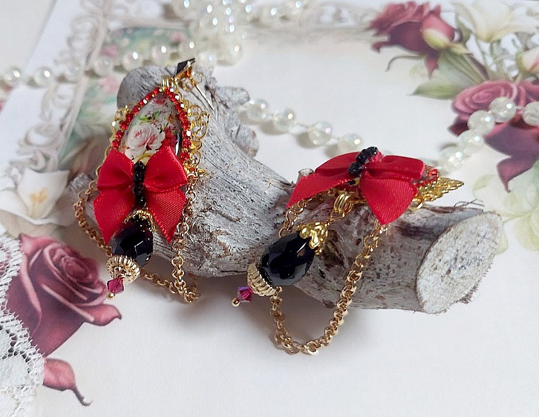 BO Bonheur mont&eacute;es avec cabochons poires, n&oelig;ud satin, cha&icirc;ne strass, gouttes et cristal Swarovski