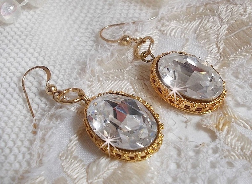 Boucles d'oreilles ovales en cristal Swarovski et Gold Filled.