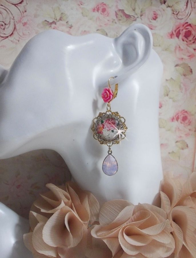 BO Bouquet Valentine skapad med glascabochoner av rosabouquet, cabochoner av harts och Swarovski-kristaller. 