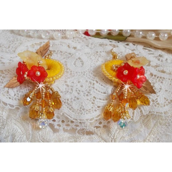 Buttercup BO broderad med Swarovski-kristaller och gul/orange DMC-bomull.