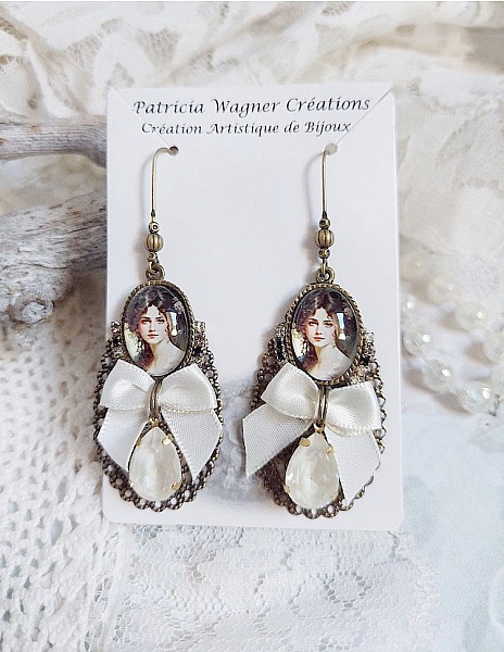 BO Charme Shabby Chic cr&eacute;&eacute;es avec perles Cristal Swarovski, cabochons loupes, strass, crochets laitons