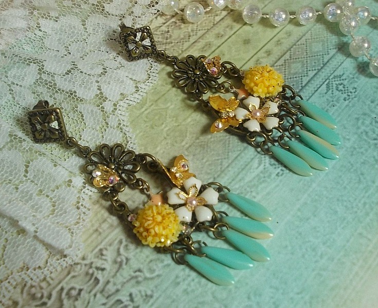 BO Spring Heart skapad med dolkar, hartsblommor, PureCrystal och berlocker