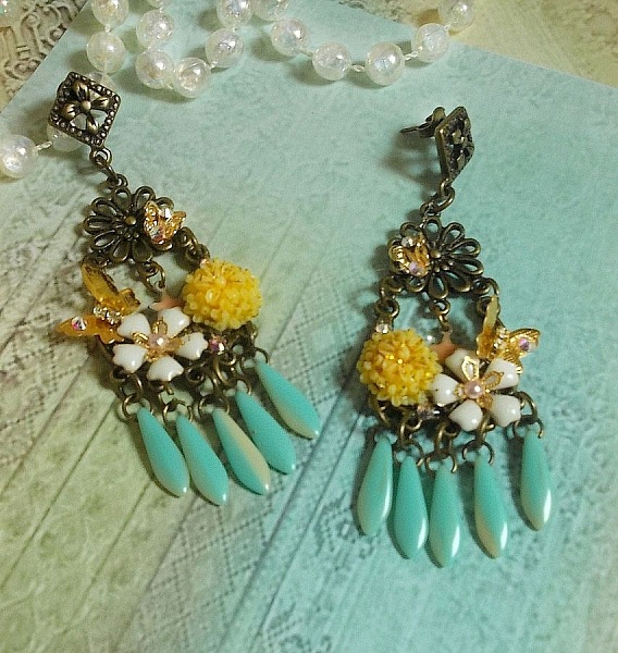 BO Spring Heart skapad med dolkar, hartsblommor, PureCrystal och berlocker