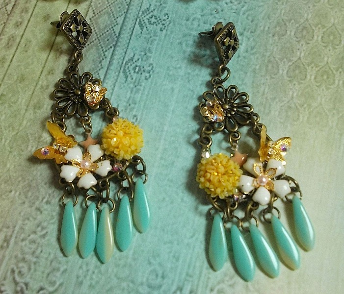 BO Spring Heart skapad med dolkar, hartsblommor, PureCrystal och berlocker