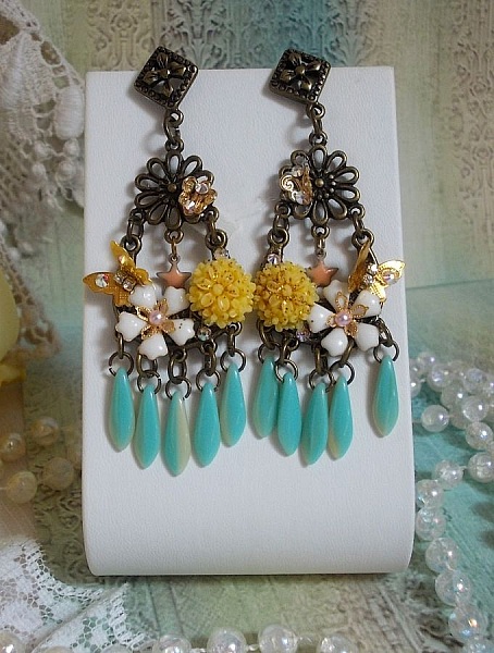 BO Spring Heart skapad med dolkar, hartsblommor, PureCrystal och berlocker