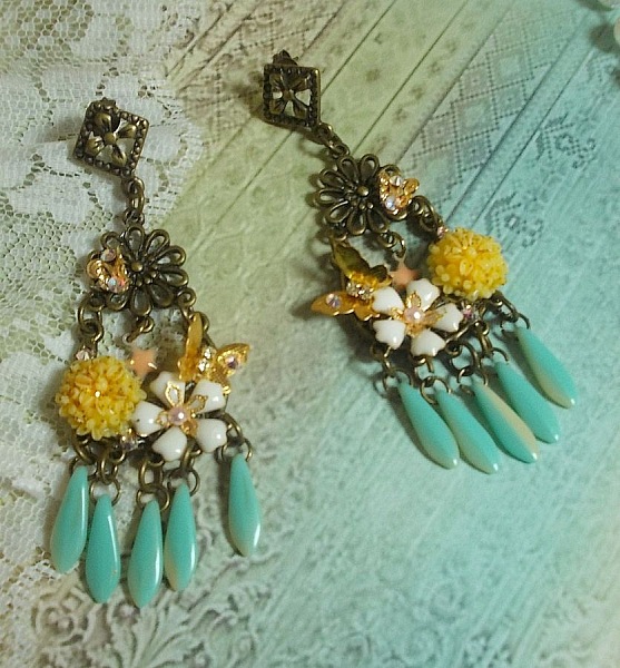 BO Spring Heart skapad med dolkar, hartsblommor, PureCrystal och berlocker