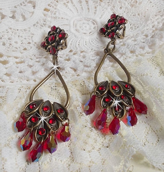 BO Irresistible Ruby Collection monterad p&aring; ljusstakar med Swarovski-kristaller.