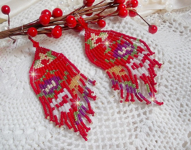 Boucles d'oreilles artisanales en perles rocailles rouges et colorées.