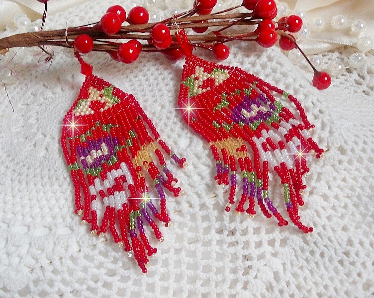 Boucles d'oreilles artisanales en perles rocailles multicolores.