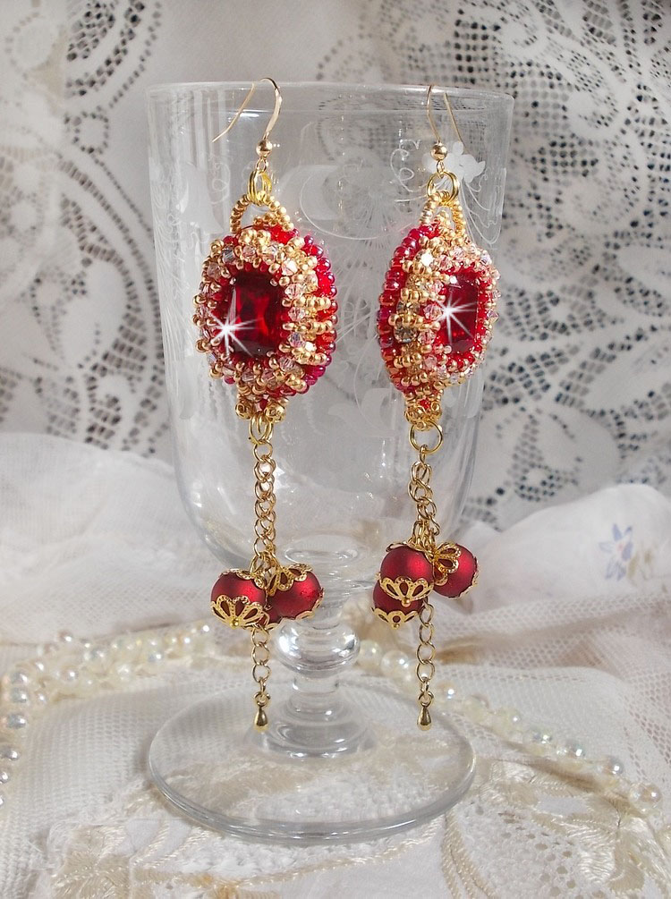 BO Nous Two broderad med Swarovski-kristallcabochoner och pärlor, 14 karat guldfyllda öronkrokar