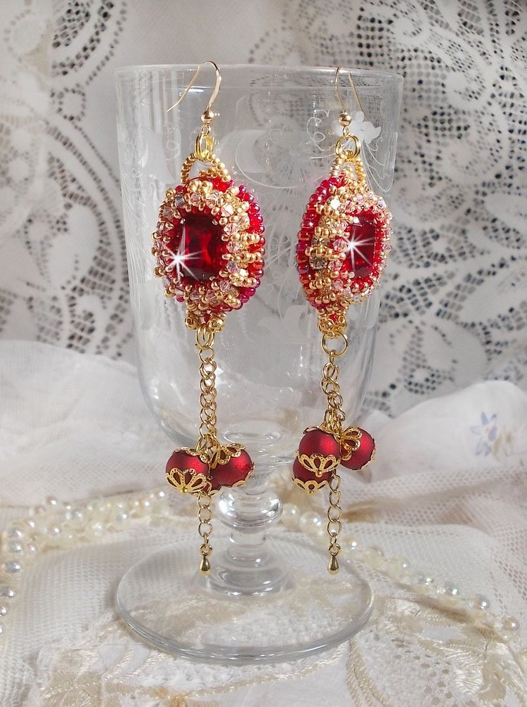 BO Nous Two broderad med Swarovski-kristallcabochoner och pärlor, 14 karat guldfyllda öronkrokar