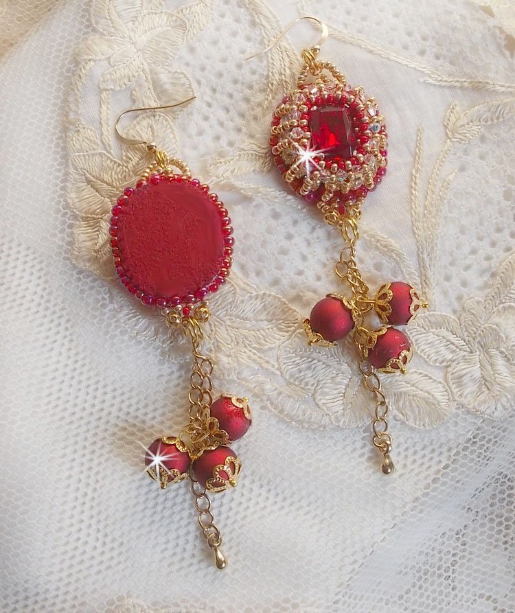 BO Nous Two broderad med Swarovski-kristallcabochoner och pärlor, 14 karat guldfyllda öronkrokar