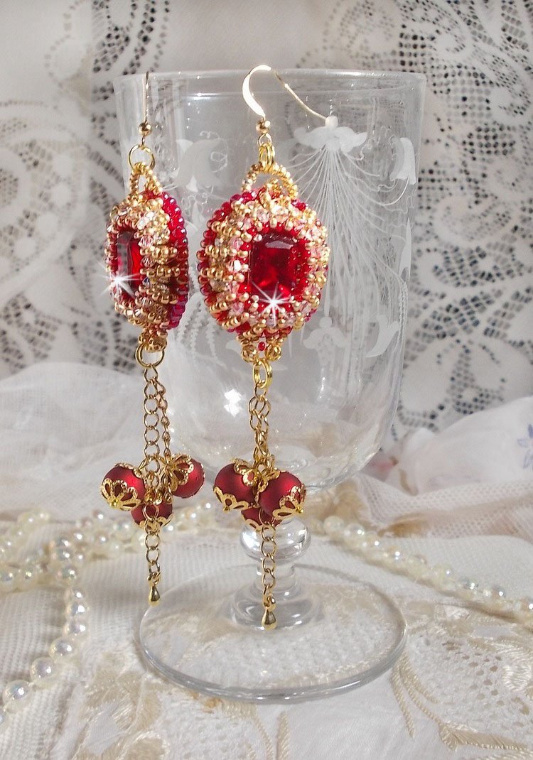 BO Nous Two broderad med Swarovski-kristallcabochoner och pärlor, 14 karat guldfyllda öronkrokar