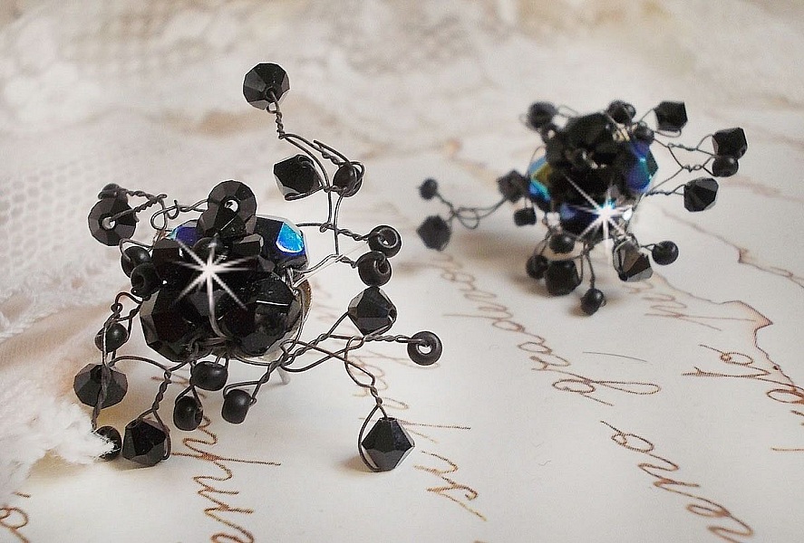 BO Douce Nuit med snurrande toppar av Swarovski-kristall och glasfacetter.