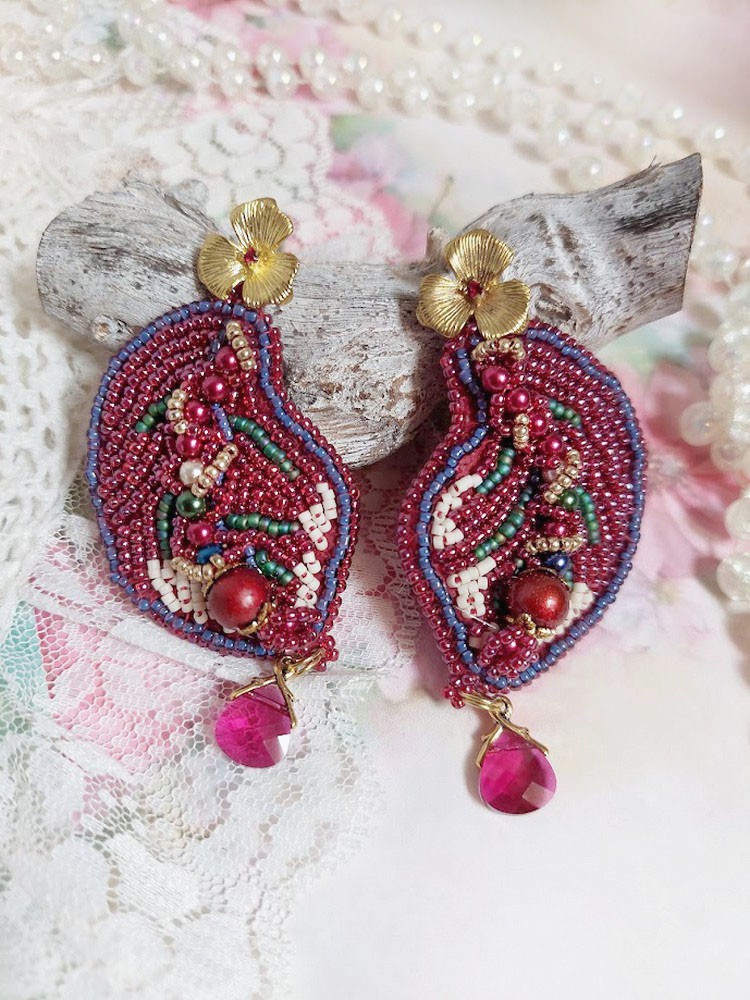BO Enchantement d'Automne broderad med Swarovski-kristaller, pärlor och fröpärlor.