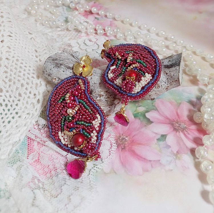 BO Enchantement d'Automne broderad med Swarovski-kristaller, pärlor och fröpärlor.