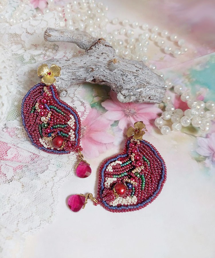 BO Enchantement d'Automne broderad med Swarovski-kristaller, pärlor och fröpärlor.