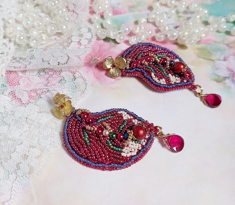 BO Enchantement d'Automne broderad med Swarovski-kristaller, pärlor och fröpärlor.