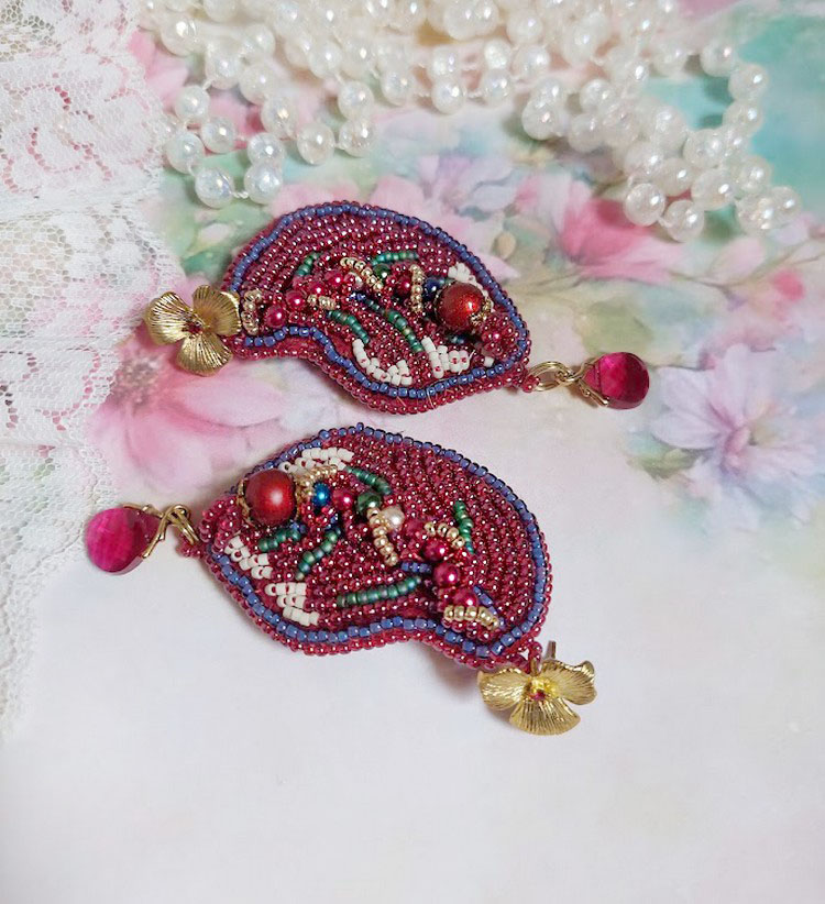 BO Enchantement d'Automne broderad med Swarovski-kristaller, pärlor och fröpärlor.