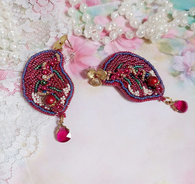 BO Enchantement d'Automne broderad med Swarovski-kristaller, pärlor och fröpärlor.