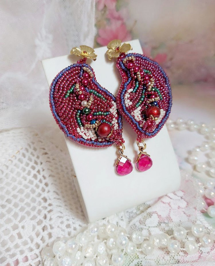 BO Enchantement d'Automne broderad med Swarovski-kristaller, pärlor och fröpärlor.