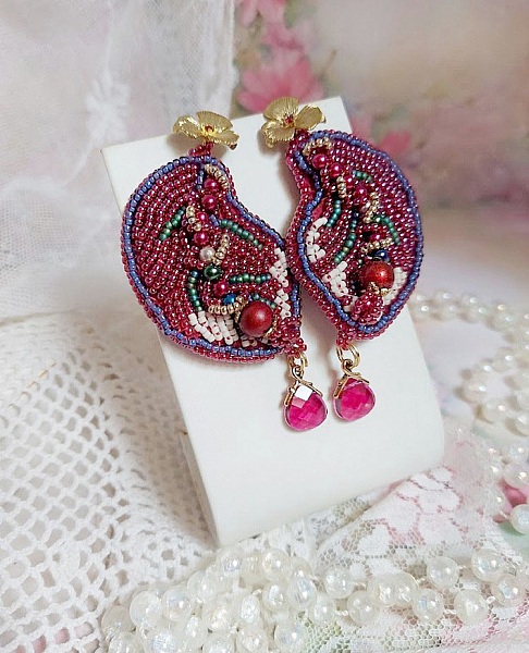 BO Enchantement d'Automne broderad med Swarovski-kristaller, p&auml;rlor och fr&ouml;p&auml;rlor.