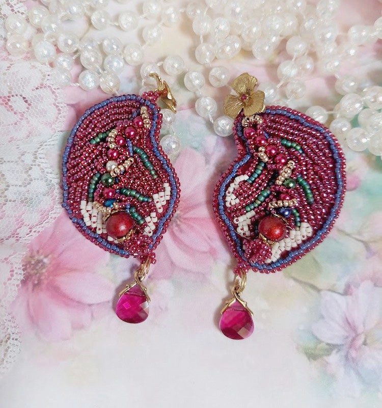 BO Enchantement d'Automne broderad med Swarovski-kristaller, pärlor och fröpärlor.