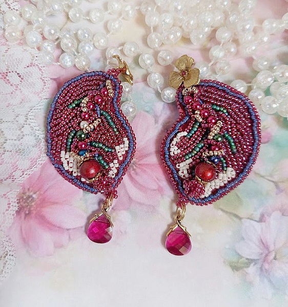 BO Enchantement d'Automne broderad med Swarovski-kristaller, p&auml;rlor och fr&ouml;p&auml;rlor.