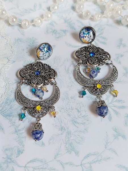 BO Il Etait une Fois cr&eacute;&eacute;es avec m&eacute;daillon m&eacute;tal et laiton, cabochons verres et perles cristal Swarovski 