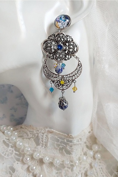 BO Il Etait une Fois cr&eacute;&eacute;es avec m&eacute;daillon m&eacute;tal et laiton, cabochons verres et perles cristal Swarovski 