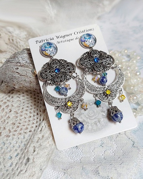 BO Il Etait une Fois cr&eacute;&eacute;es avec m&eacute;daillon m&eacute;tal et laiton, cabochons verres et perles cristal Swarovski 