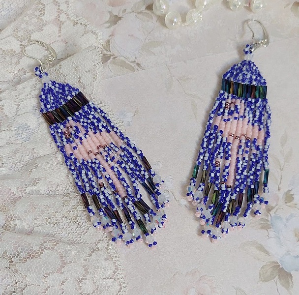 Boucles d'oreilles artisanales en perles motif flamants roses.