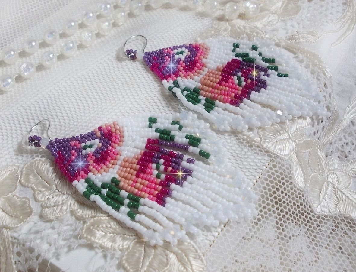 BO Cherry Blossoms skapad med Opaque White, rosa i olika nyanser, grönt med Toupies.