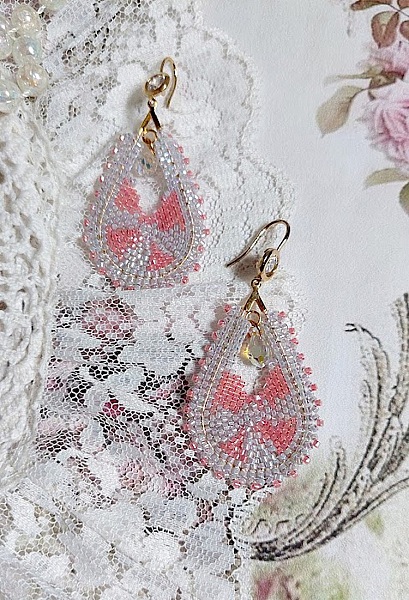 BO Florentine Lavande mont&eacute;es avec rocailles en verre, perles cristal Swarovski et crochets laiton