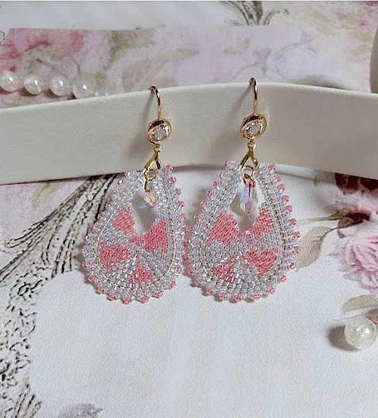 BO Florentine Lavande mont&eacute;es avec rocailles en verre, perles cristal Swarovski et crochets laiton