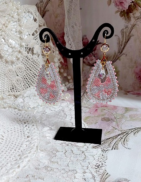 BO Florentine Lavande mont&eacute;es avec rocailles en verre, perles cristal Swarovski et crochets laiton