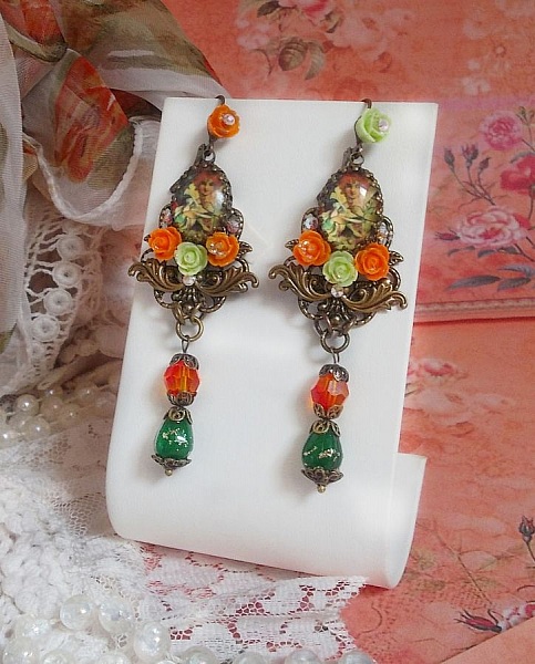 BO Fairy Aloes Pumpkin skapad med cabochoner av f&ouml;rstoringsglas, rosor av harts och kristaller.