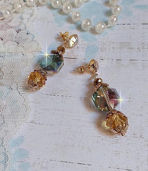 BO Glamour Scintillant mont&eacute;es avec cabochons et perles en Cristal, perles cubes octogonaux cristal &eacute;lectrolytique et clous d'oreilles en laiton dor&eacute;