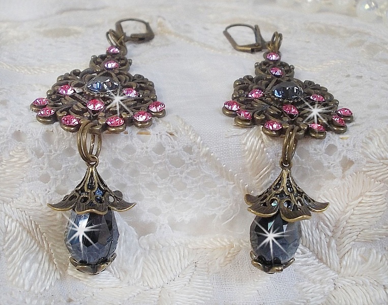 BO Irresistible Love Collection med Swarovski-kristaller monterade p&aring; filigranljush&aring;llare i brons.