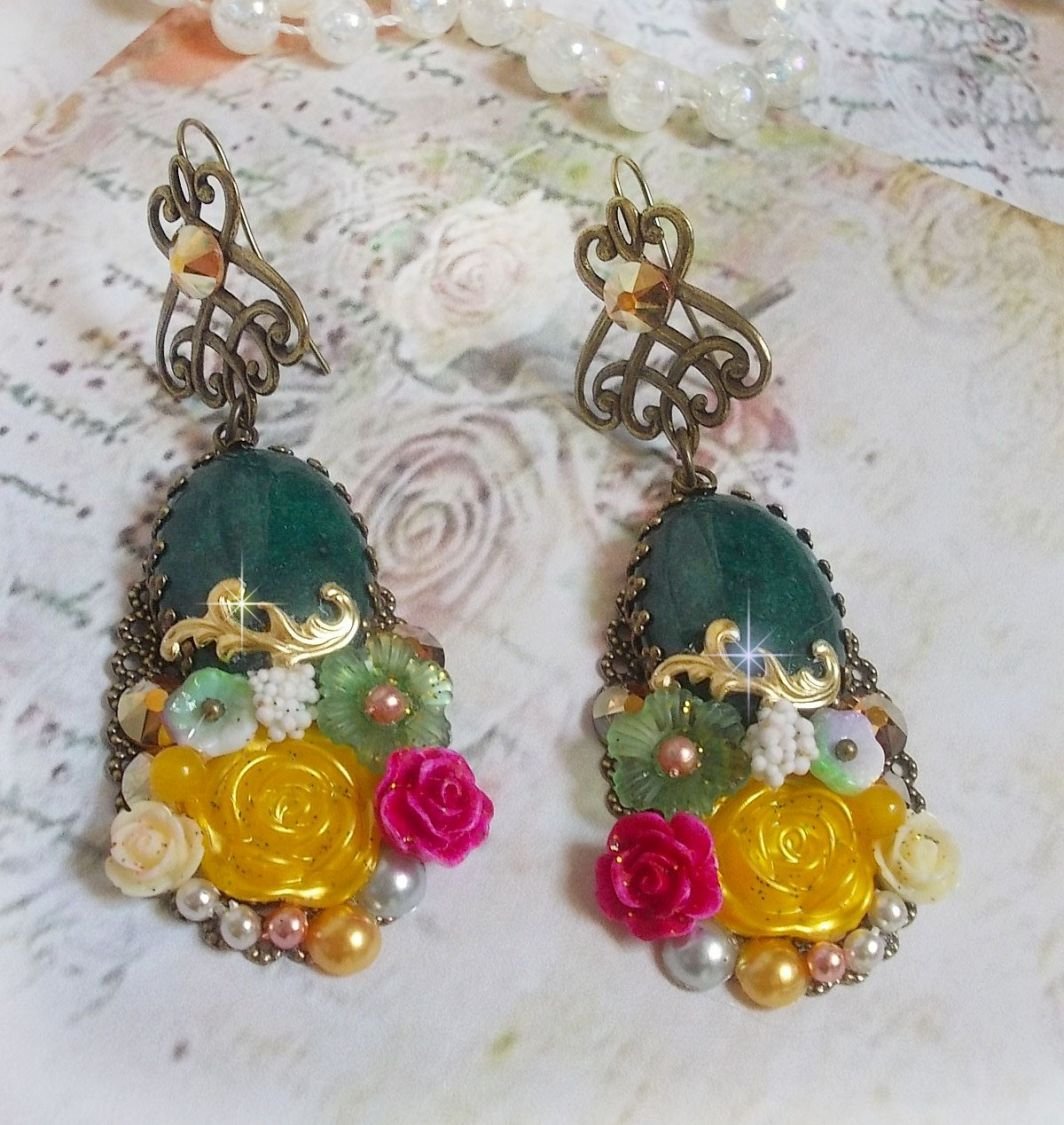 BO Jade blommor skapad med ovala malaysiska jade cabochons, Swarovski kristaller, harts pärlor, glas blommor med kvalitetstillbehör. 