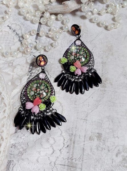 BO La Jocondine mont&eacute;es avec estampes, cabochons verre, dagues, perles r&eacute;sine et perles cristal Swarovski