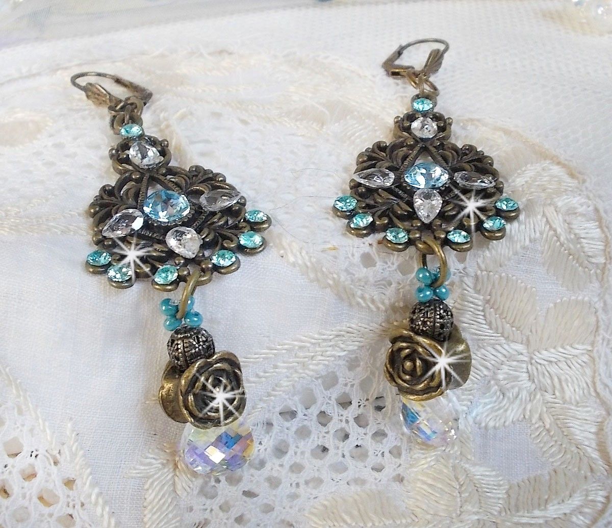 BO Lady in Blue monterad med Swarovski-kristaller och zirkonium med bronstillbehör