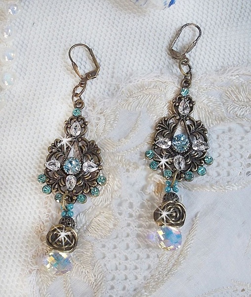 BO Lady in Blue monterad med Swarovski-kristaller och zirkonium med bronstillbeh&ouml;r