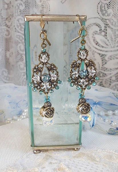 BO Lady in Blue monterad med Swarovski-kristaller och zirkonium med bronstillbeh&ouml;r