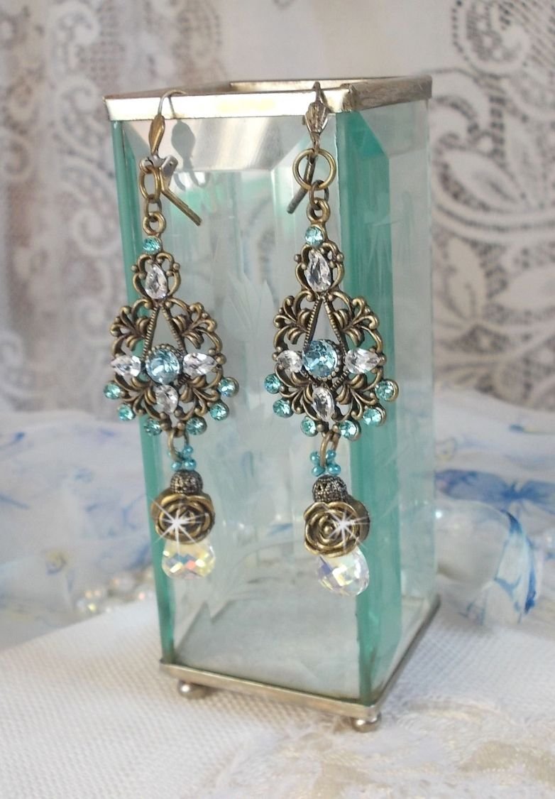 BO Lady in Blue monterad med Swarovski-kristaller och zirkonium med bronstillbehör